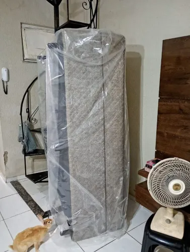 Vendo Cama unibox solteiro e duas poltronas.
