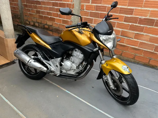 CB 300R ótimo estado
