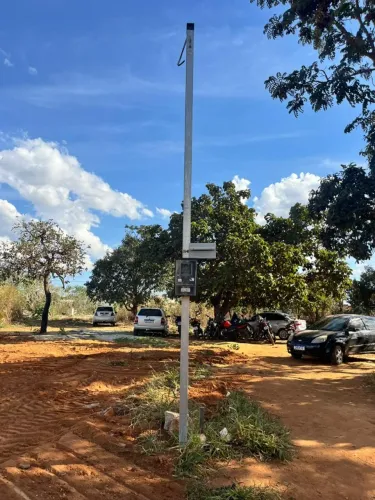 Padrão de Energia Completo em Poste Metálico Galvanizado