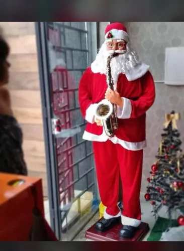 Papai noel 1.80  canta e danca 