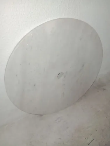 Mesa de mármore de fixar no chão