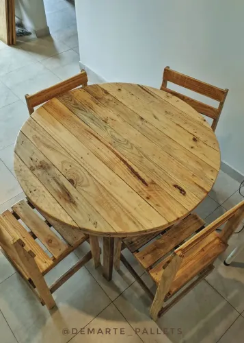 Mesa redonda de madeira