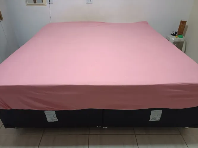 CAMA BOX COM COLCHÃO DE CASAL SUPER KING EM BOM ESTADO