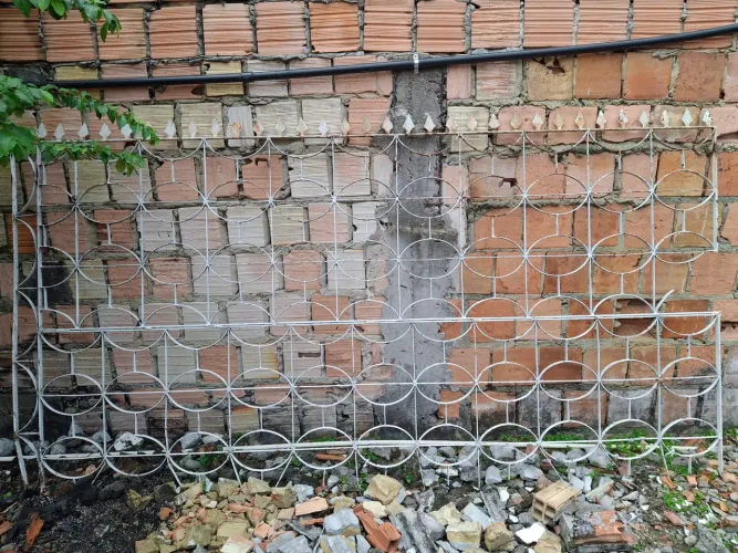Vende-se essa grade de ferro usada