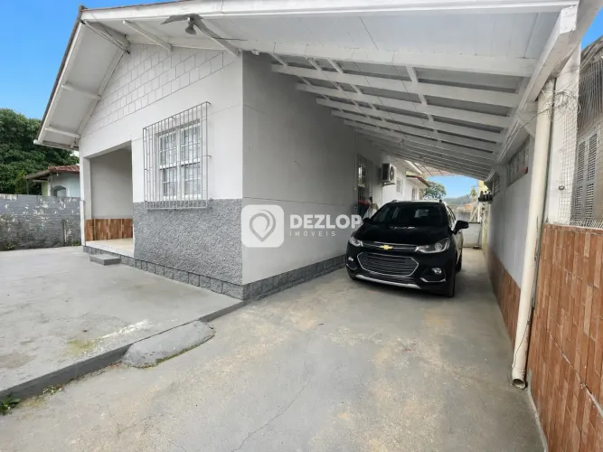 Casa à venda em Rio Caveiras, Biguaçu - SC
