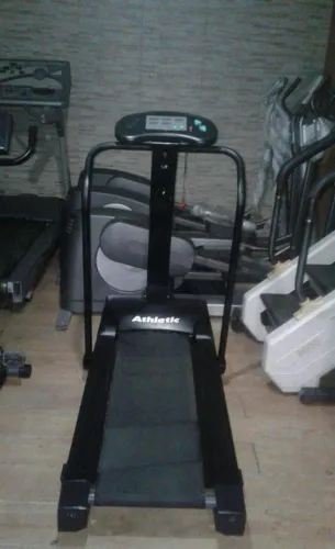 Esteira Athletic residencial, motor 2 cavalos suporta até 150kg