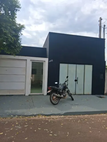 Vendo esta casa no valor 250.000 pego uma caminhoneta no valor de 100.000