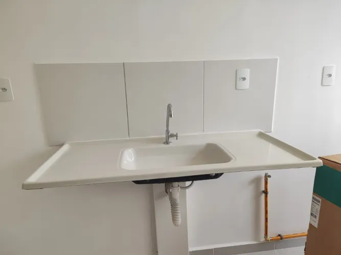 Vende-se duas cubas. Tanquinho e pia de cozinha.