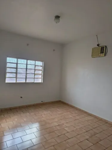 Casa , ótima localização