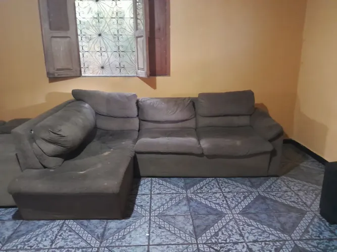 Vende-se Sofá confortável em L 600