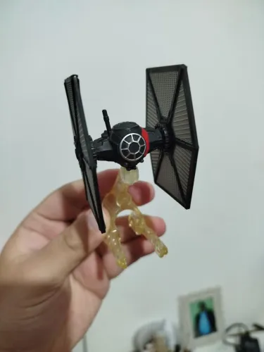 Tie Fighter preta - Star Wars Hot Wheels