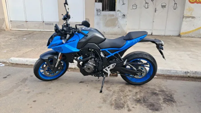 Vendo/Troco suzuki 8S 