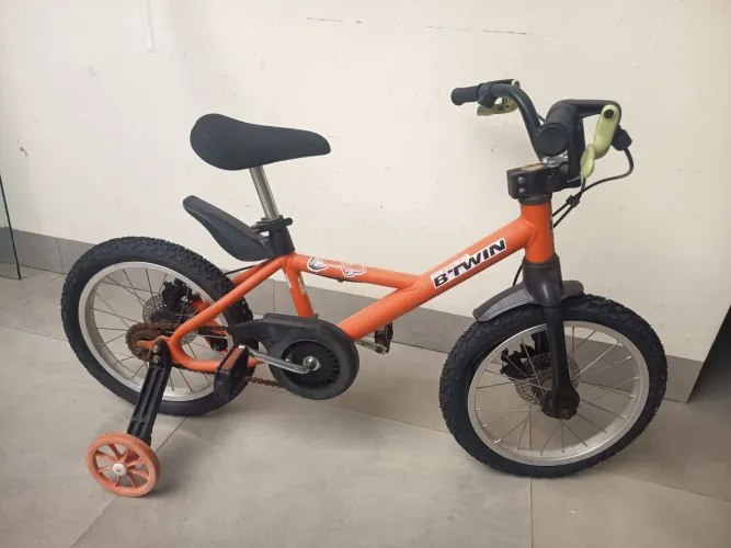 Venda de bicicleta Btwin aro 16