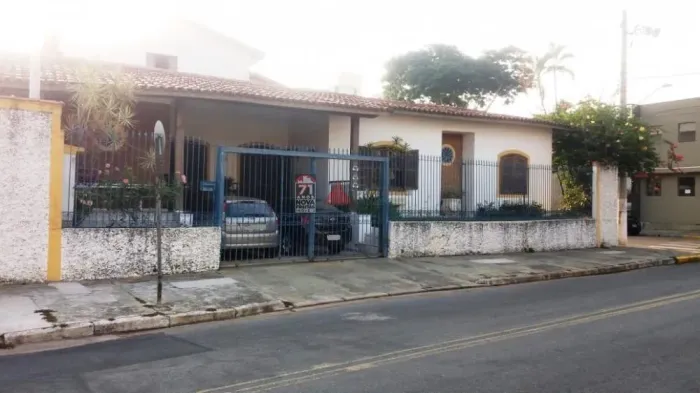 Oportunidade na Região Central ? Terreno amplo com 270m² de área construída!