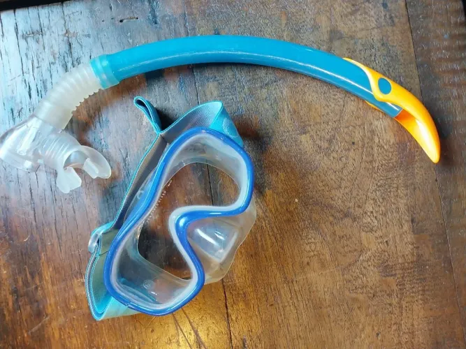 Kit snorkel e máscara de mergulho