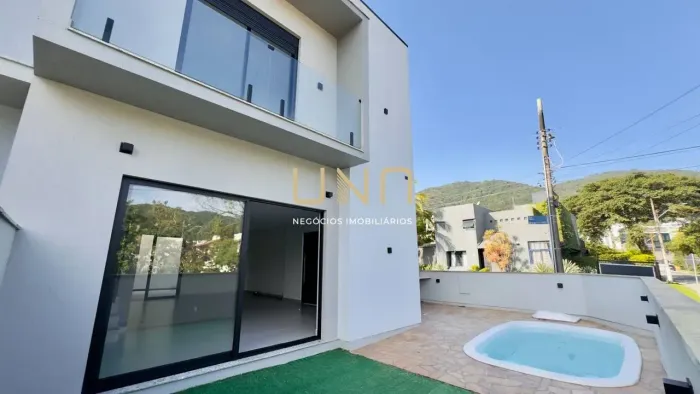 Casa com 3 dormitórios à venda, 226 m² por R$ 179.000,00 - Itacorubi - Florianópolis/SC