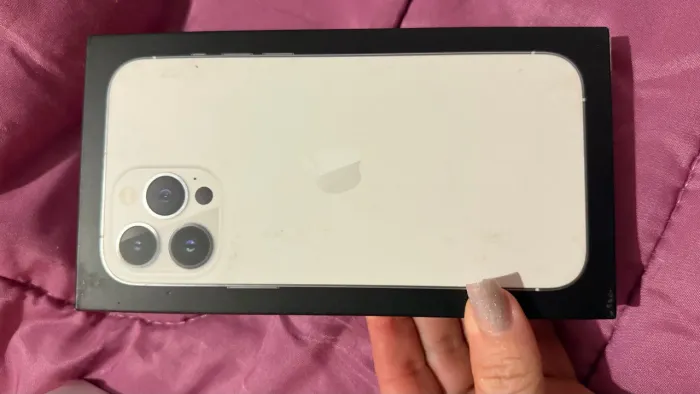 Caixa de iPhone 13 Pro Max