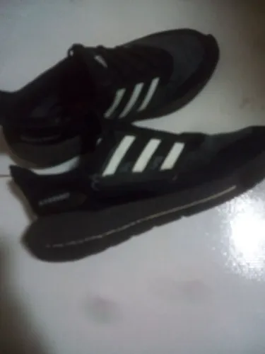 Tênis Adidas