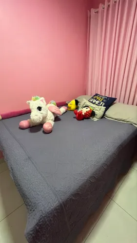 Cama de casal com baú