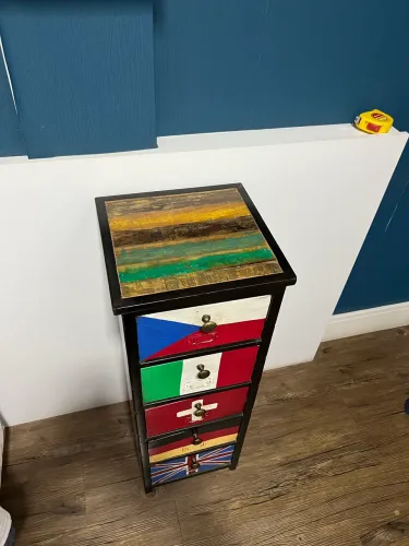 mesa de cabeceira de metal