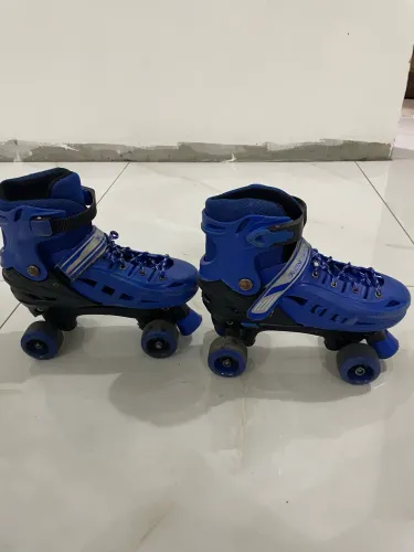 Vende-se patins semi novo
