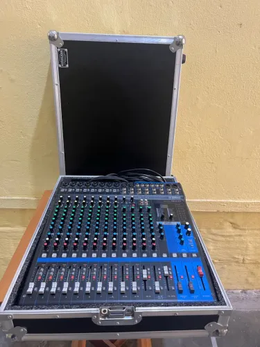 Mesa de som Yamaha Efx Mg-16XU com Case