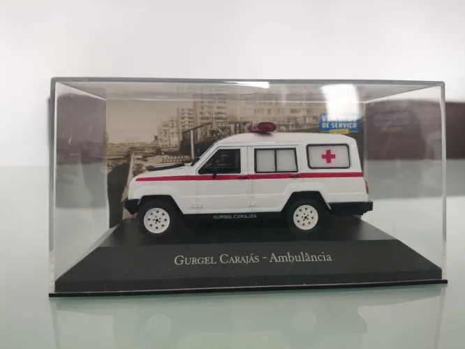 Miniatura Gurgel Carajás - Ambulância 1/43