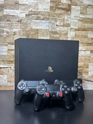 PlayStation 4 Pro 1TB Sony + 3 controles | Venda Ou Troca Por Vídeojogos