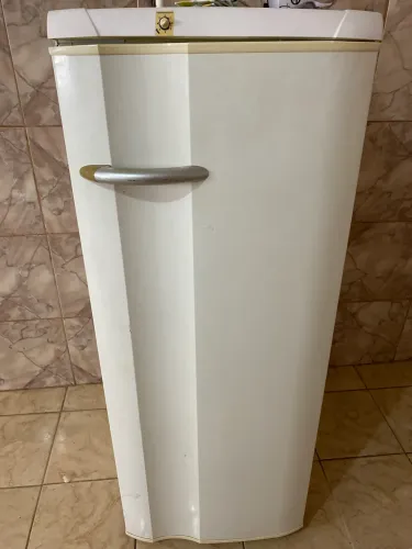 Geladeira porte médio muito conservada
