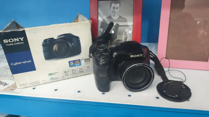 Máquina fotográfica Sony Cyber-Shot DSC-H100 16 MPX 21x  