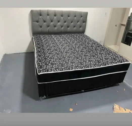 Cama QUEEN. Com cabeceira hoje 