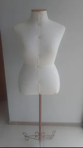 Manequim feminino plus size