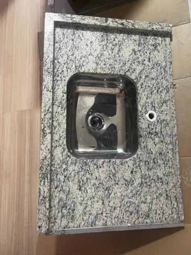 Bancada de Granito Branco Dallas com Cuba Inox - 171 x 60 cm
