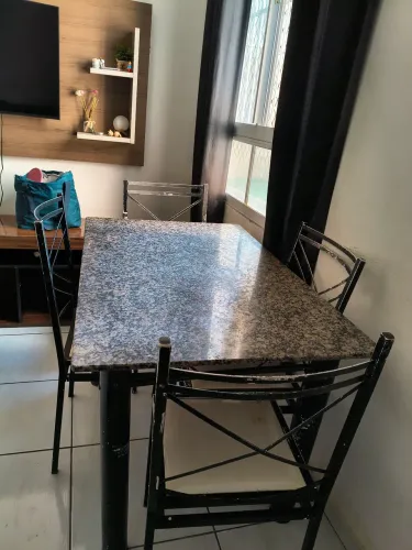 mesa granito e 4 cadeiras 1.20x1m em bom estado 