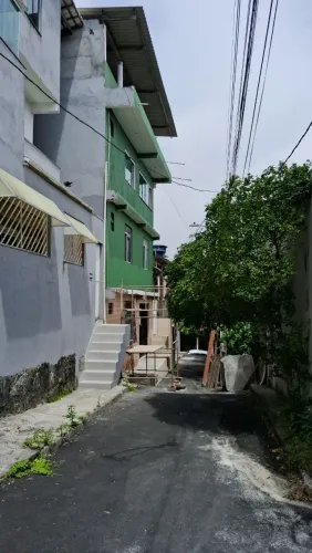Alugo uma casa