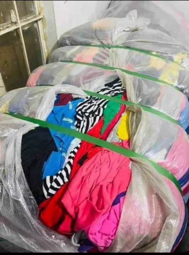 Fardos de roupas femininas  adulto  tamanho M G e GG  alfaiataria  fardos com 50 peças 