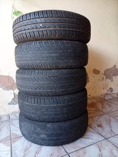 Cinco pneus aro 14