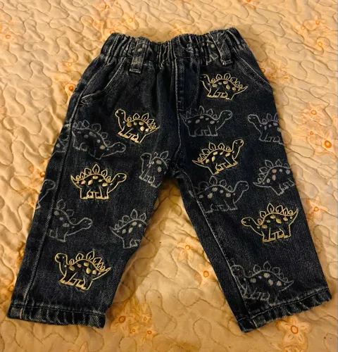 Calça jens para bebê