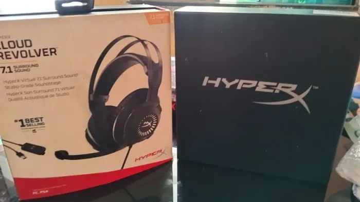 Fone hyperX cloud revolver em perfeito estado