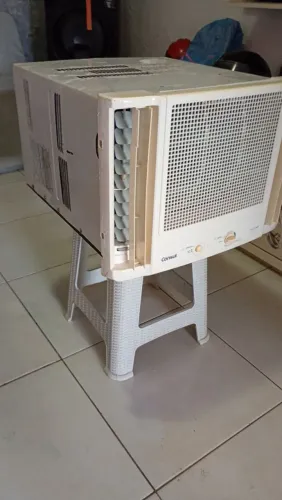 Vendo este ar condicionado de 10.000btus ACJ funcionando perfeitamente 