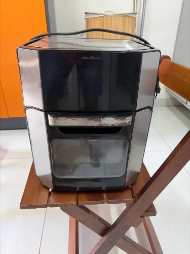 Vendo air fryer Britânia 12 litros perfeita 110v