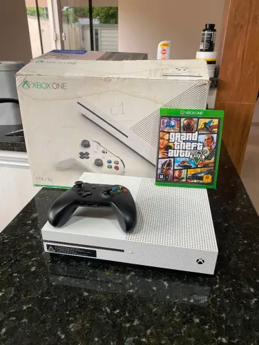 Xbox one S 1 TB com caixa NUNCA ABERTO