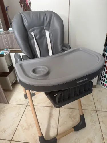 Cadeira de refeição para bebê