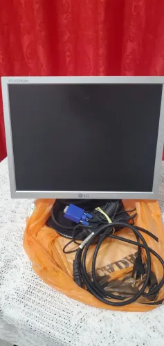 Monitor 15 LG Flaton funcionando perfeitamente