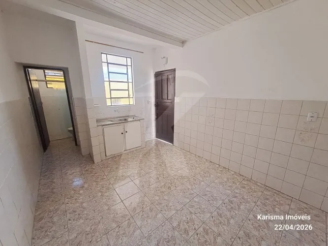 Casa com 1 quarto, sala, cozinha e banheiro próximo ao metrô.