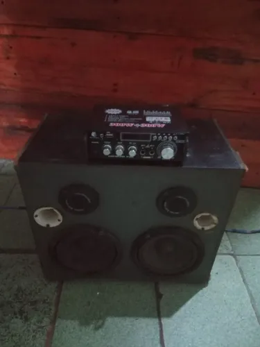 Som montado com Mini amplificador 300w toca muito 350.aceito