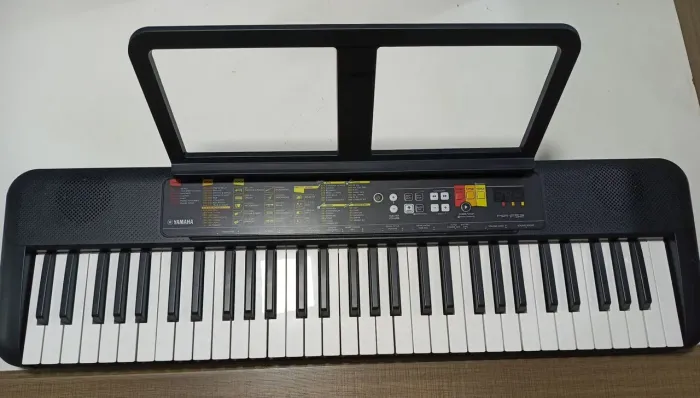 Teclado Yamaha PSR F52 - Novinho