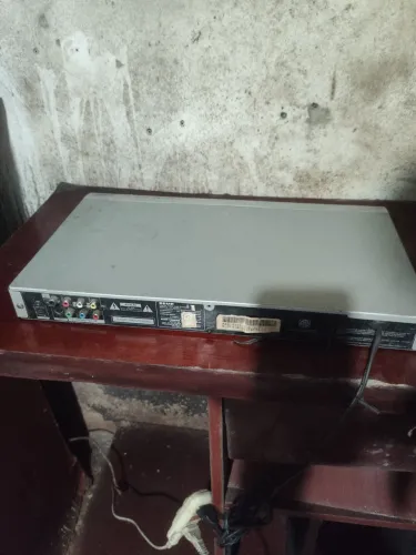 DVD SEMP antigo, liga mais a gaveta não está abrindo 