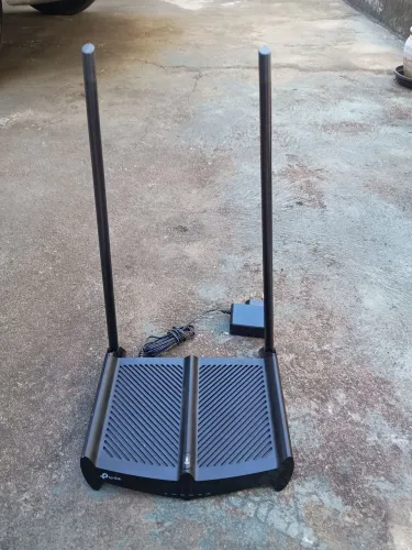 Vendo roteador TP-Link quebra parede, funcionando.