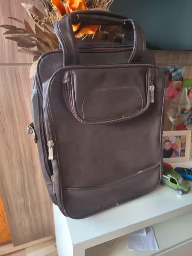 Mochila Executiva em Couro Sintético Marrom - Multifuncional